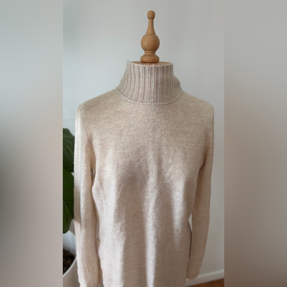 Vince Cashmere Side Slit Turtleneck Sweater Oatmeal Cream Sz Small - Picture 5 of 9